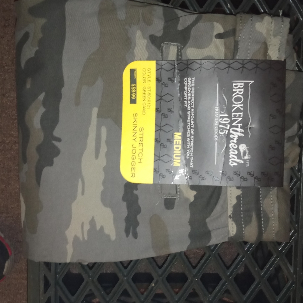 Broken threads camo cargo joggers
